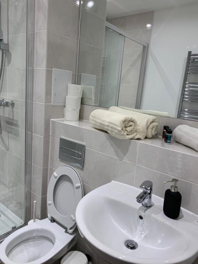 Lakeside 2 Bed Luxury Apartment No Parties No Events Early Check-In Late Check- Out Allowed West Thurrock Exterior photo
